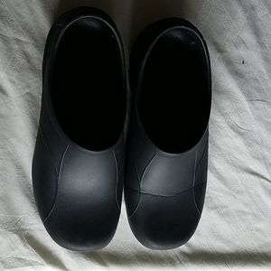 Tredsafe Black Unisex Non-slip Clogs